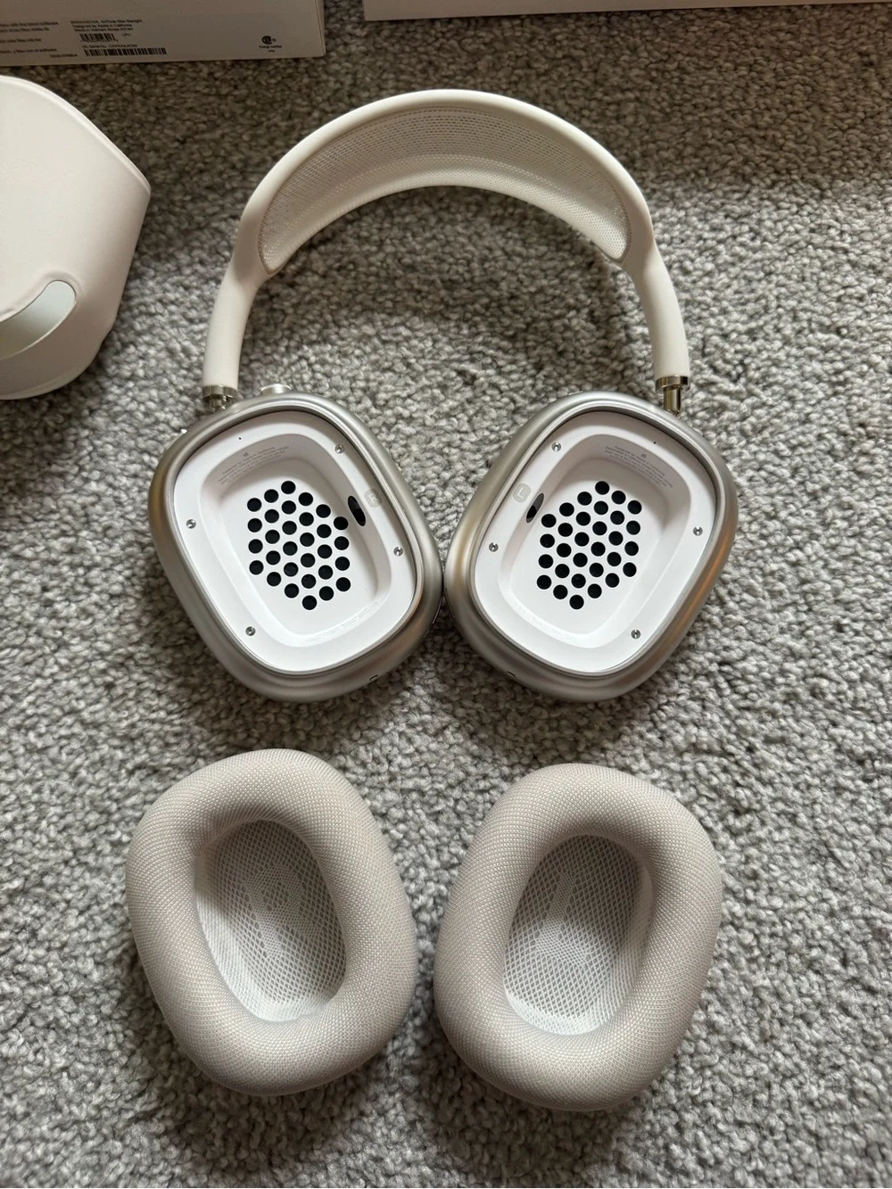 Apple AirPods Max — Starlight w/ Apple Care